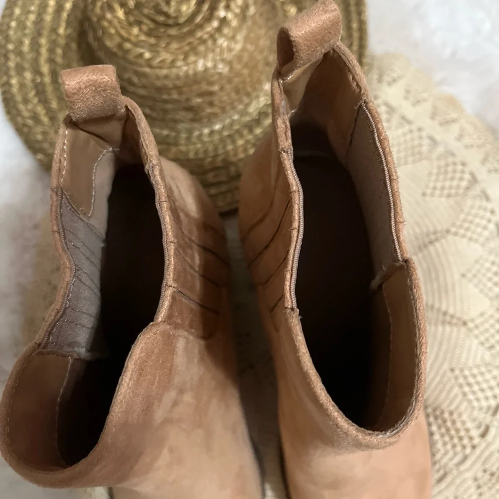 Women’s Chelsea Caramel Tan Ankle Boots‎